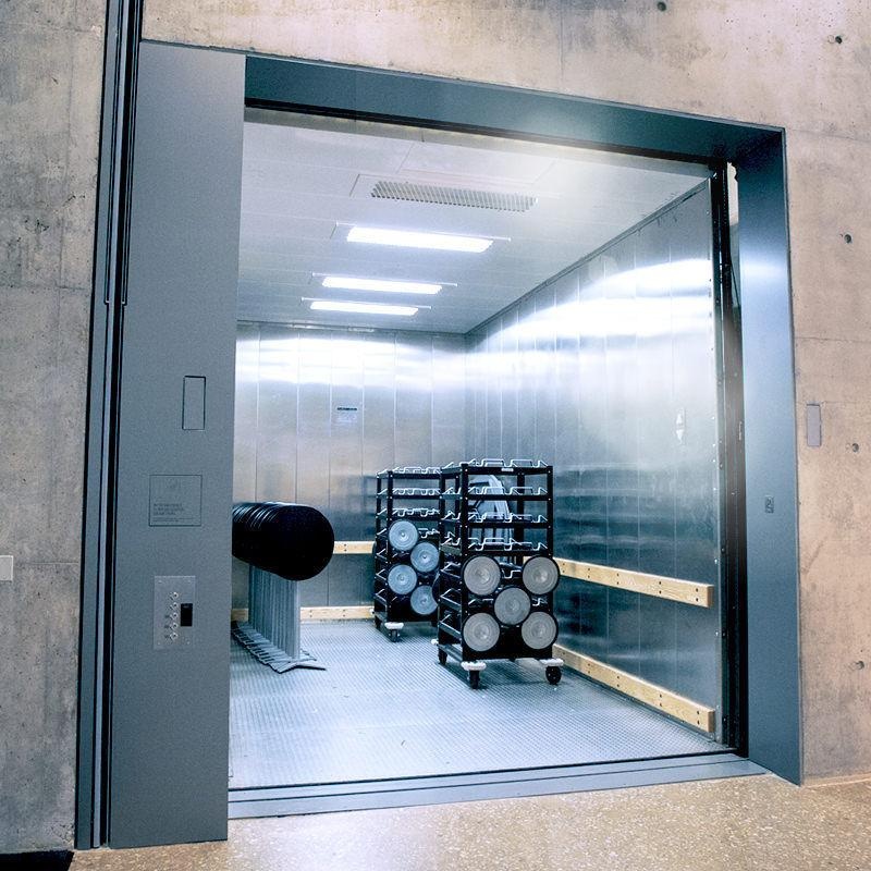 Heavy duty goods and freight elevator